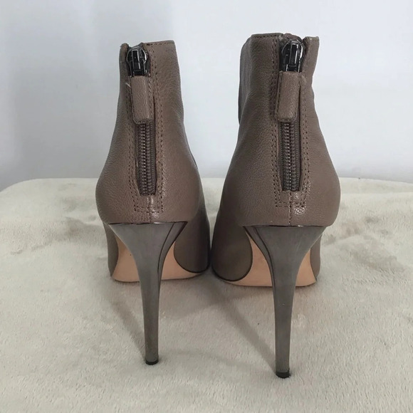 BCBG MaxAzria Women’s Durres Peep Toe Zip Leather Heeled  Bootie Size 7.5 - Picture 6 of 13